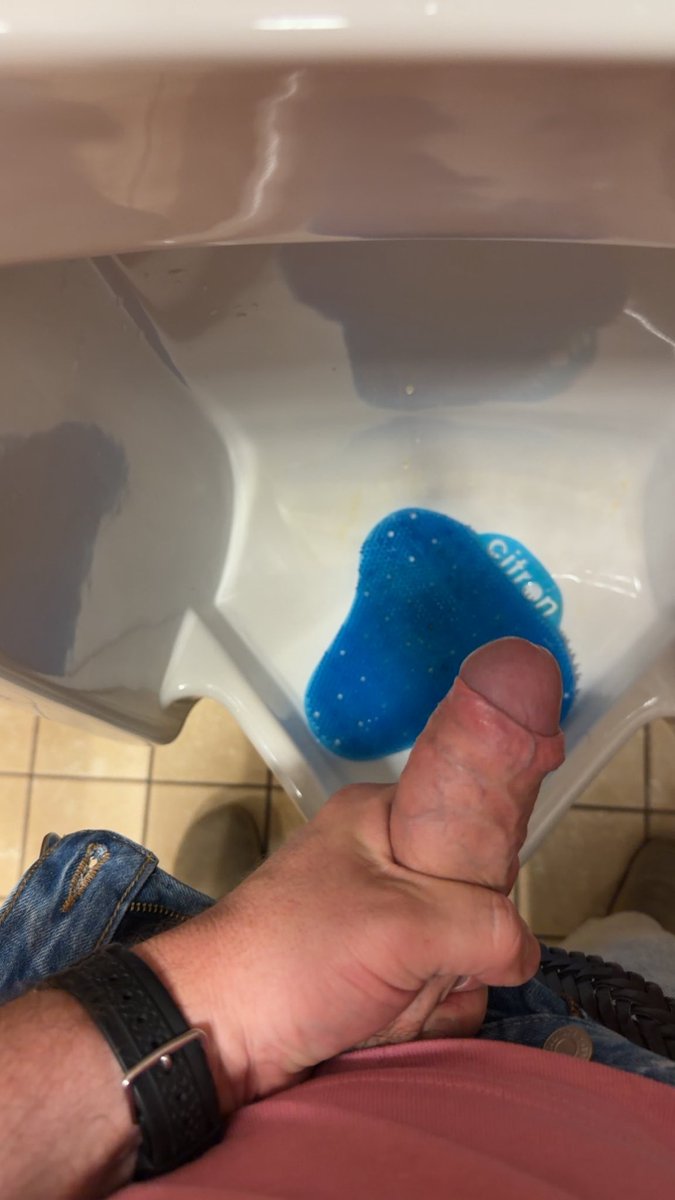 haliboy858's tweet photo. A little bathroom tug https://t.co/WY9DoBMZVK