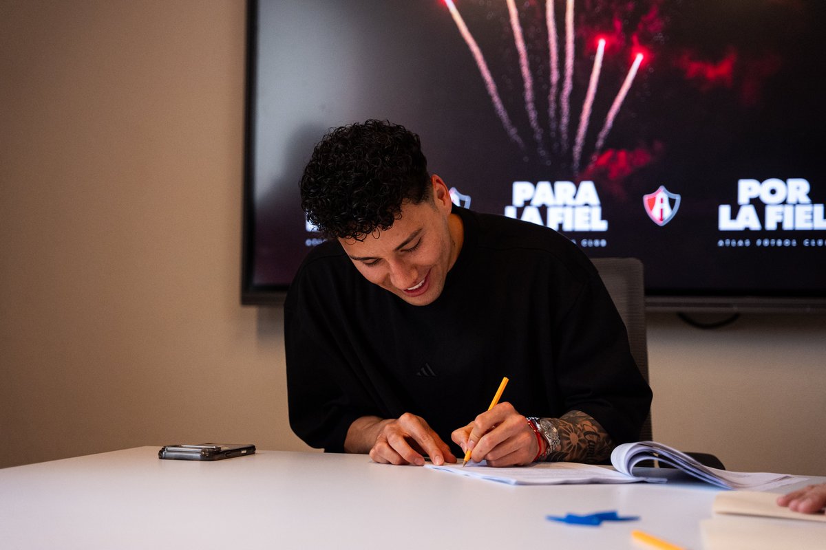 AtlasFC's tweet photo. No les mentiremos... nosotros también estamos ilusionados 🤩 

Qué bien se te ven esos colores, Jorge 🥵

#ParaLaFielPorLaFielYConLaFiel https://t.co/9VEasZZYAc