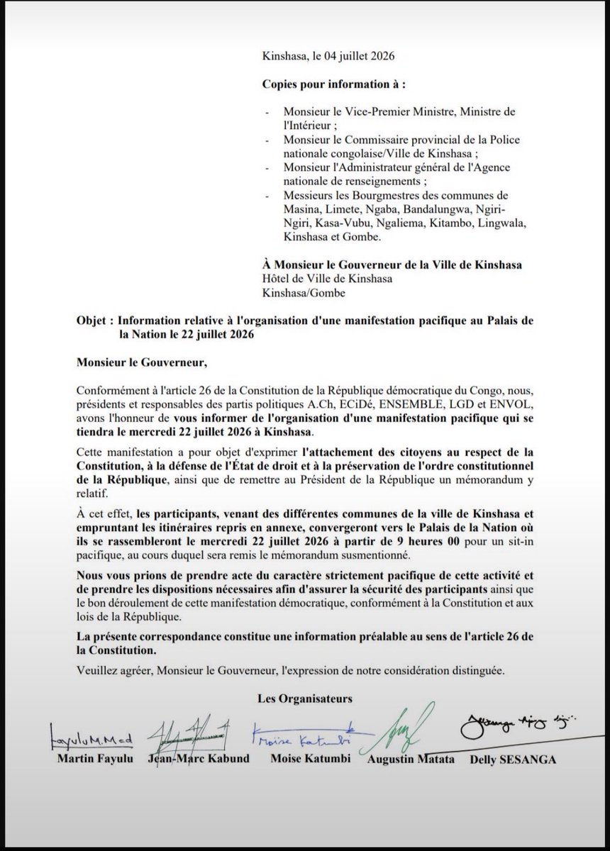 Coalition_64's tweet photo. #RDC La Coalition C64 de confirmation de la grande marche du 22 juillet 2026 vers le Palais de la Nation

La Coalition Article 64 (C64), qui regroupe Martin Fayulu, Moïse Katumbi, Jean-Marc Kabund, Augustin Matata Ponyo et Delly Sesanga, a officiellement notifié le gouverneur de Kinshasa de la tenue d'une manifestation pacifique le mercredi 22 juillet, avec convergence des participants vers le Palais de la Nation dès 9 heures pour un sit-in suivi de la remise d'un mémorandum au chef de l'État. 

Initialement prévue le 8 juillet, la mobilisation avait été reportée après une invitation du président burundais Évariste Ndayishimiye, président en exercice de l'Union africaine, à des consultations sur la crise politique et institutionnelle du pays, une médiation à l'issue de laquelle la coalition a réaffirmé son intention de maintenir la marche. 

Les organisateurs affirment agir dans le respect de la Constitution, invoquant l'article 64 qui consacre le droit des citoyens à résister à toute tentative de confiscation inconstitutionnelle du pouvoir, dans un contexte de vives tensions autour d'un projet de changement constitutionnel perçu par l'opposition comme une manœuvre pour lever la limitation des mandats présidentiels.