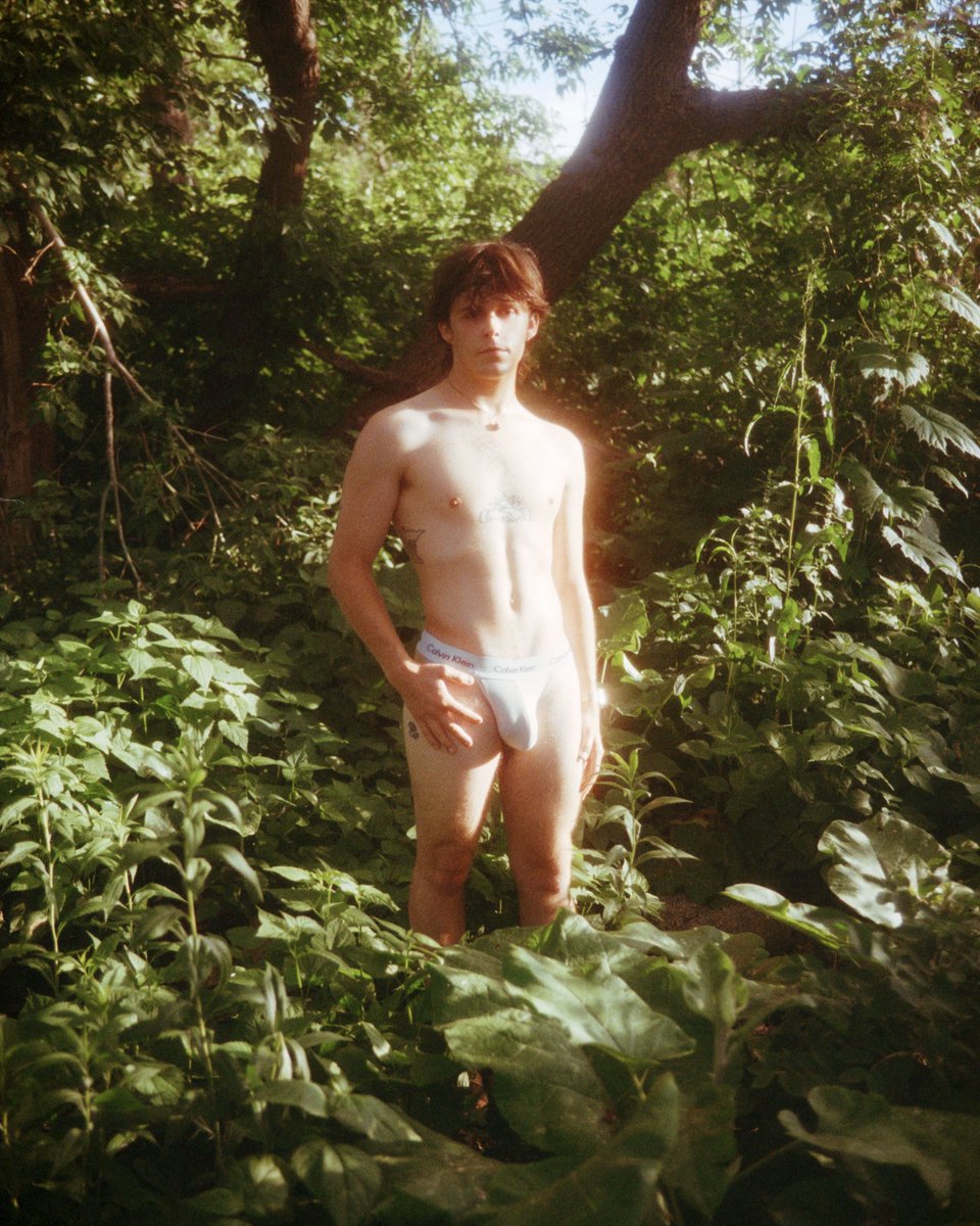 ephemeral_feels's tweet photo. venturing back into the woods

model: riley fletcher https://t.co/zjBVODOuyk
