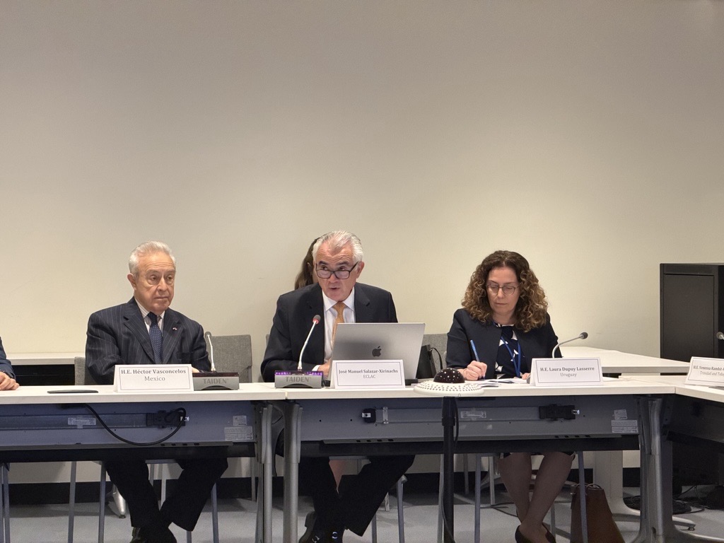 eclac_un's tweet photo. 🗨️Water bankruptcy is not only a hydrological warning. It is also a development model warning. It tells us that we are exceeding not only physical limits, but also institutional, social and environmental limits: @JoseMSalazarX, #ECLAC’s Executive Secretary, at #HLPF side event. https://t.co/jwMMYqlH7J
