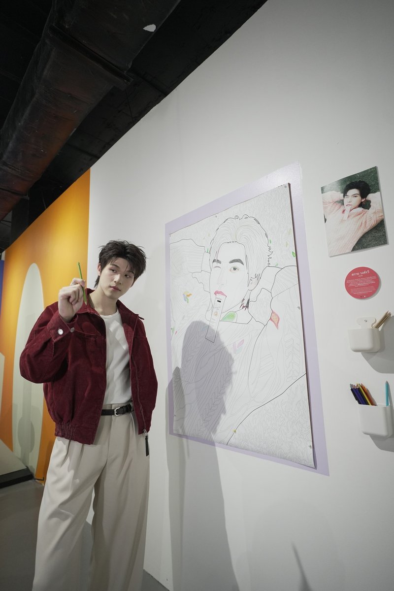 around_ent's tweet photo. “สกาย วงศ์รวี” โชว์ผลงานศิลปะสุดเจ๋งดีต่อใจ “เรื่องเล็กจิ๋วที่ยิ่งใหญ่กับใจ” ผ่านพลังของ Small Wins
#skywongravee
#AjinomotoAmino #PowerOfTheSmall #EatWellLiveWell
อ่านข่าวเพิ่มเติม
📍https://t.co/gEJAdRNRVt
อายิโนะโมะโต๊ะ อะมิโน ขอเชิญชวนประชาชนทั่วไป ผู้รักสุขภาพ และผู้รักงานศิลปะ มาร่วมค้นพบมุมมองใหม่ของสุขภาวะที่ดีผ่านนิทรรศการ ‘Power of The Small’ โดยผู้เข้าชมสามารถเพลิดเพลินไปกับประสบการณ์ รับของขวัญสุดพิเศษเพื่อสุขภาวะที่ดี และร่วมฉลองให้กับทุกก้าวเล็ก ๆ สู่ชีวิตที่มีสุขภาพดีและมีความสุขยิ่งขึ้น
•ชื่องาน: Power of The Small (เรื่องเล็กจิ๋วที่ยิ่งใหญ่กับใจ)
•วันจัดงาน: 15 กรกฎาคม – 15 สิงหาคม 2569 เวลา เวลา 11.00-20.00 น.
•สถานที่: ชั้น 2, ริเวอร์ ซิตี้ แบงค็อก
•ค่าเข้าชม: ฟรี ไม่มีค่าใช้จ่าย
สำหรับข้อมูลเพิ่มเติมและการอัปเดตกิจกรรม สามารถติดตามได้ทาง Facebook page: Ajinomoto Amino