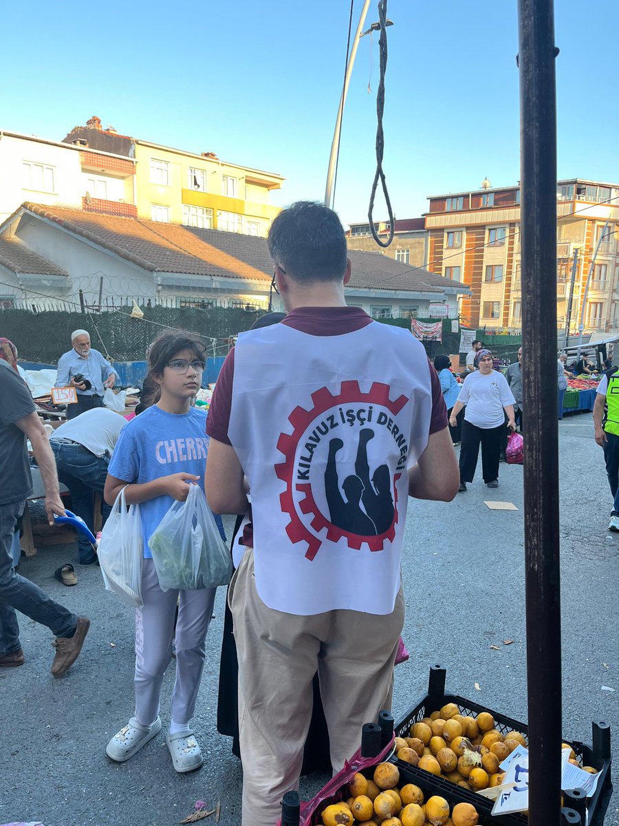 kilavuzgazi's tweet photo. Pazar günü saat 18.00’da Kılavuz İşçi Derneği ile birlikte düzenleyeceğimiz “İşçi Hakları ve Bireysel İş Hukuku” başlıklı söyleşimizin duyurusunu Yunus Emre ve Gazi Mahallesi sokaklarında sürdürüyoruz. https://t.co/hIRvDH2ZNl