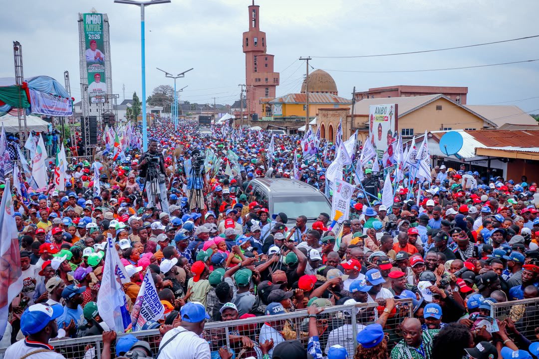 AbeniAde_'s tweet photo. AMBO @OyebamijiBola was warmly welcomed by the people of Ile-Ife today. No doubt, he is loved by the people.

People of Osun, get ready! Ambo ń bọ̀

#AMBOAgenda4Osun
#ProsperityAgenda4Osun https://t.co/mtALVg0geL