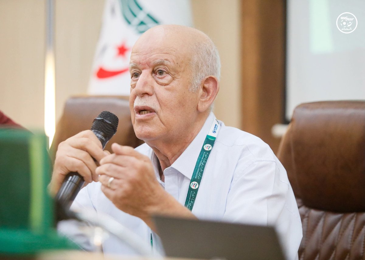 leS12dz's tweet photo. L'Algérie est un des pays les plus jeunes au monde mais dirigé par des personnes bloqués dans les années 70' 80' 

Triste à voir... ce sont ces personnes qui représentent le football algérien https://t.co/SBsTsYtmdW