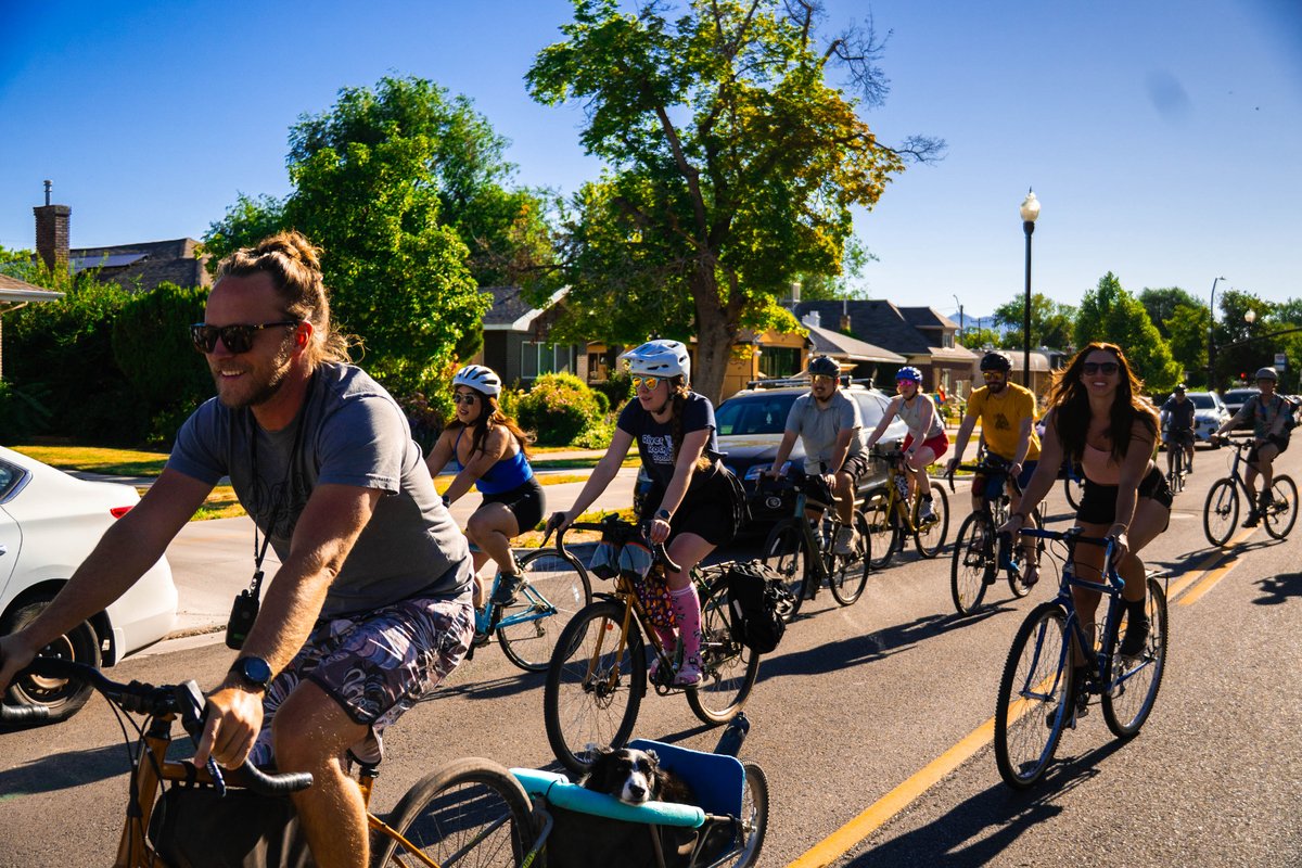 SLUGMag's tweet photo. Unplugged Wellness, a digital detox outdoor adventure group, aims to get people off their phones and put their butts on bikes. Read more about their bike club and other outdoor sport communities here: https://t.co/NBNincF77a https://t.co/BJ8llKAgEt