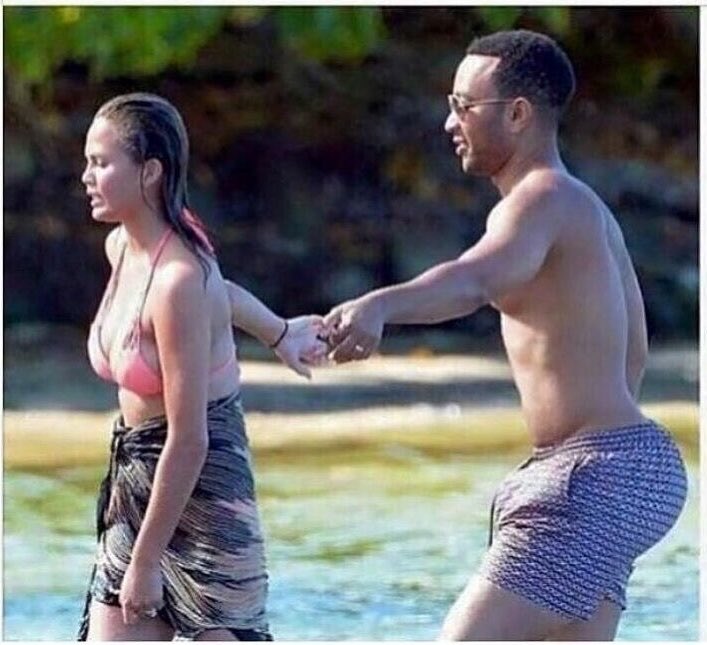 _YKbrown's tweet photo. Nobody..me helping my babe to carry her ass since she’s too lazy to carry it💔😂 https://t.co/rbC0dyy4RX