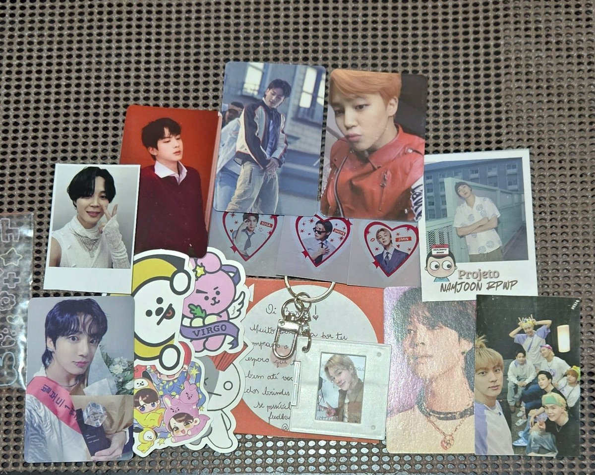 Ba_Grier25's tweet photo. Feedback positivo para @thvlari_
que por uma coincidência consegui meu chaveiro do jimin 🤩 Lari me enviou super rápido... veio tudo bem embalado, uma cartinha fofa e com vários brindes 💫 https://t.co/0S9XanzA78