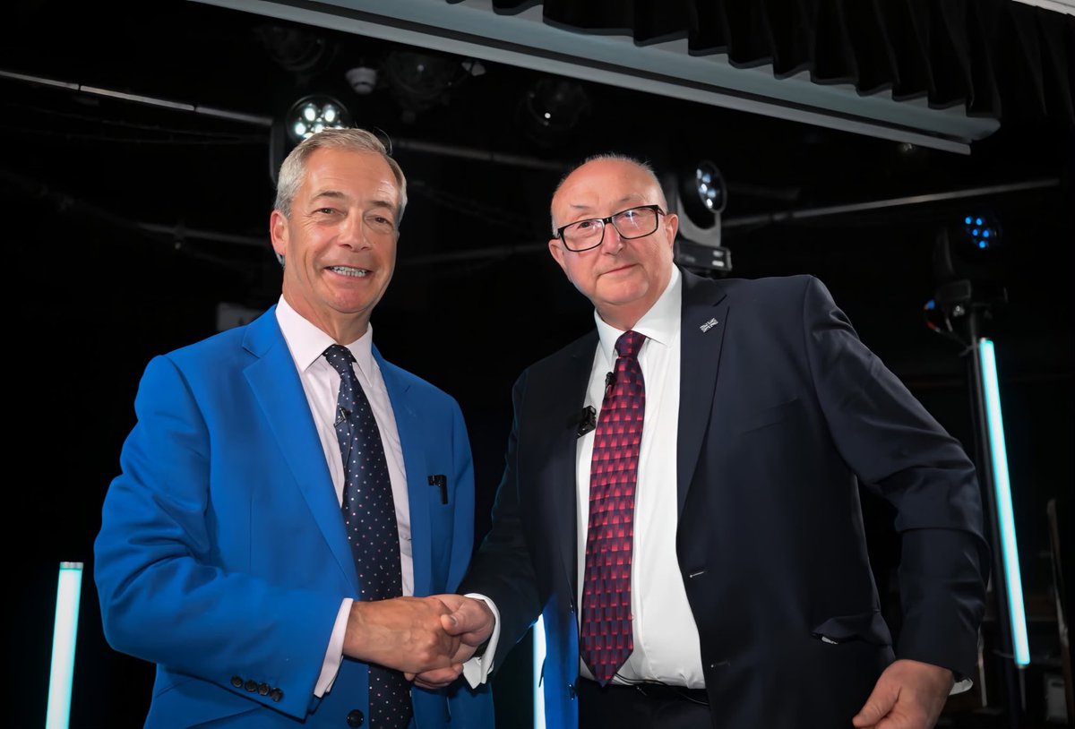 Nigel_Farage tweet picture