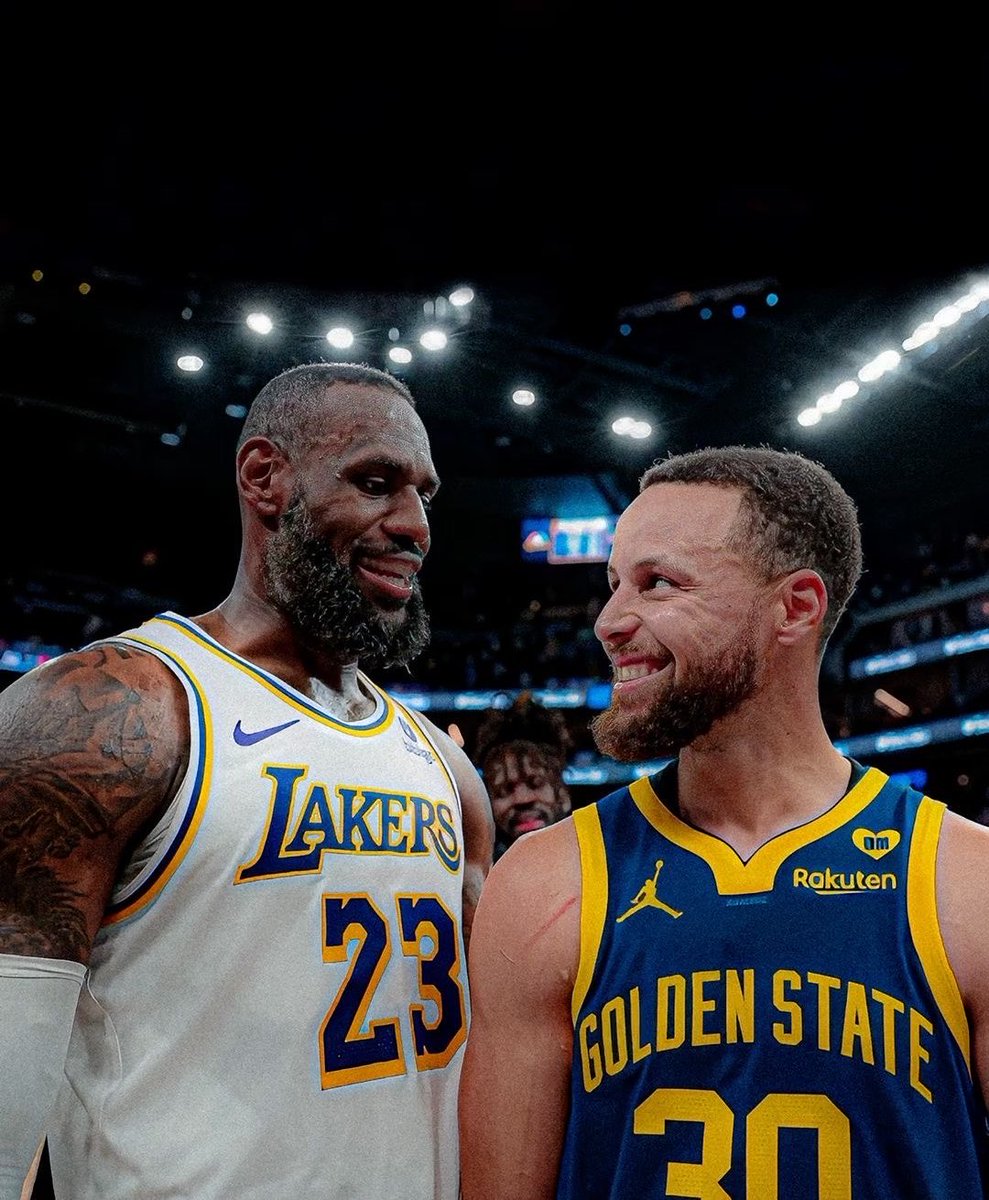 FrenchRapUS's tweet photo. 🚨 ALERTE GÉNÉRALE !!! 

LA LÉGENDE LEBRON JAMES ANNONCE QU’IL POURRAIT OFFICIELLEMENT REJOINDRE LES WARRIORS 😱

LE DUO HISTORIQUE AVEC STEPH CURRY POUR TERMINER LEUR CARRIÈRE 🥲 https://t.co/DopfIj8hdr