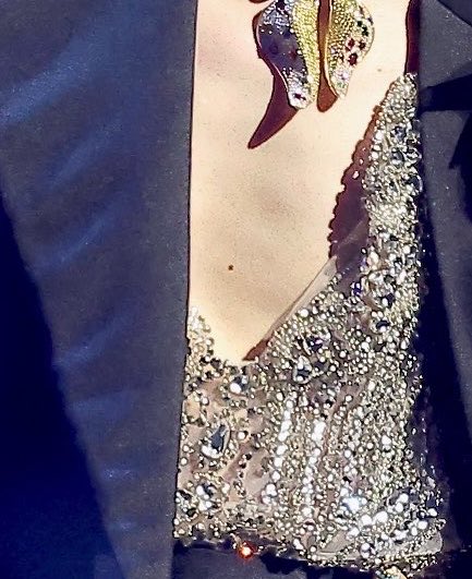 tomykjy's tweet photo. jiyong has a mole under his chest ik only ppl who fuck him daily like me notice it https://t.co/D74P4UfVp3