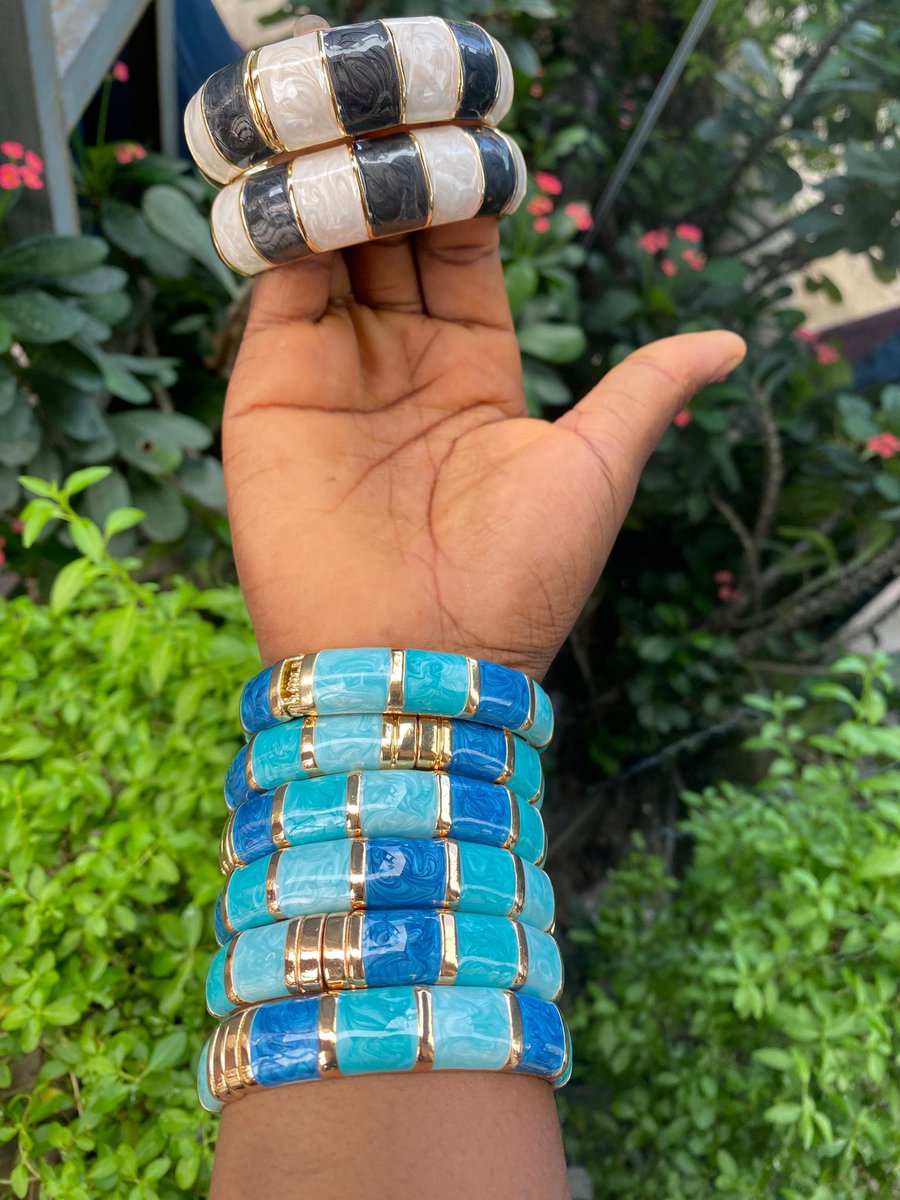MoladeGiftEdit's tweet photo. Chunky bangles
N5,000

Add this to your gift edit https://t.co/e2DXeVvEr7