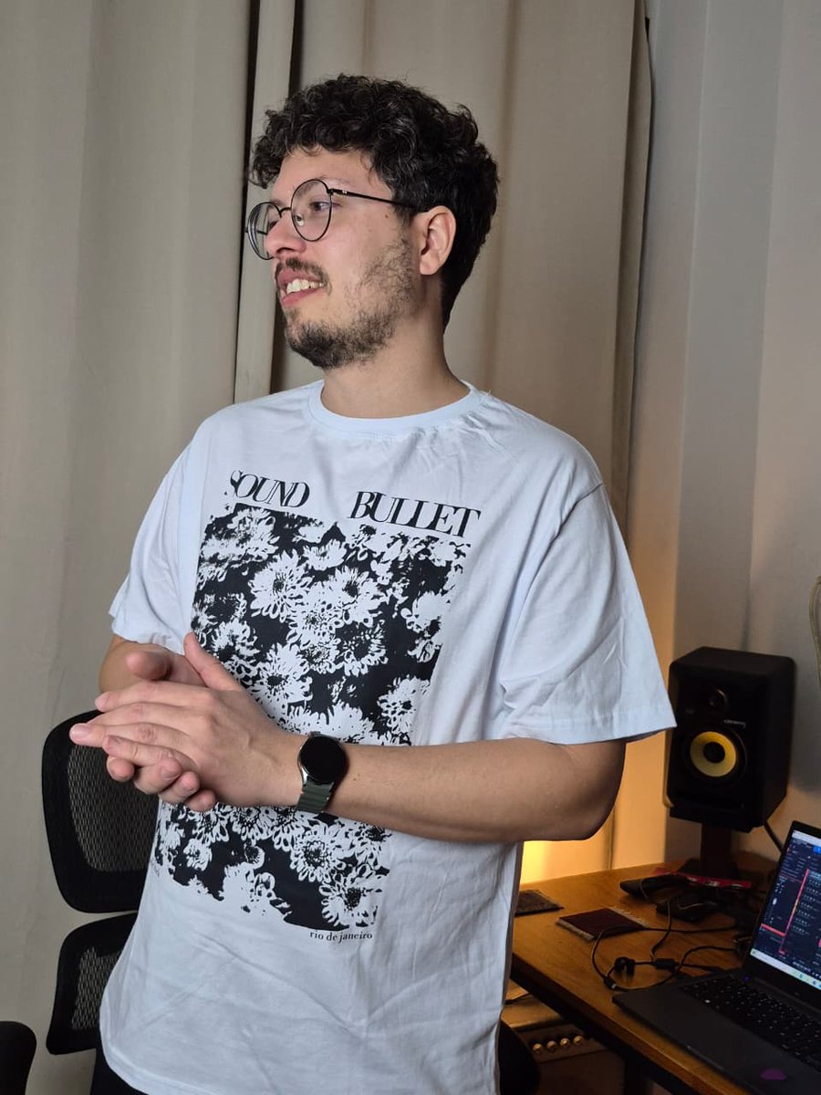 SoundBullet's tweet photo. chegou merch novo.
disponível nos próximos shows. https://t.co/kbpdgVPFHG