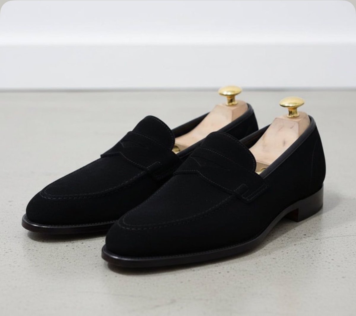 Classic_feet's tweet photo. Loafers game >>> https://t.co/MJ9LUfIgWf