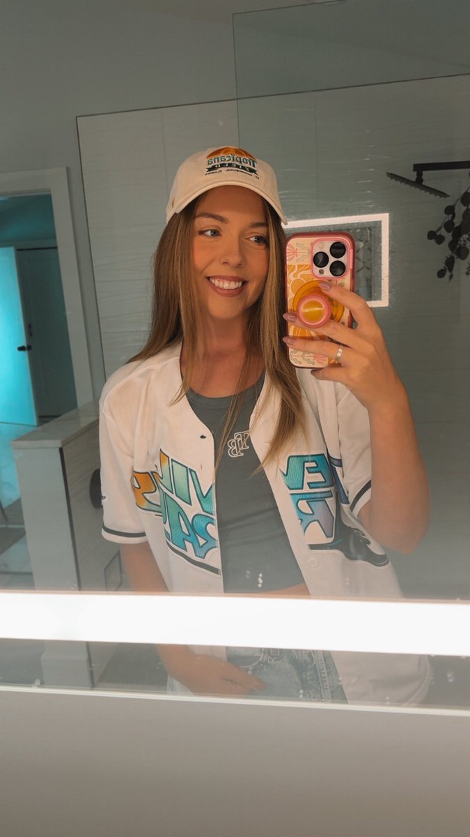 meghandiane tweet media