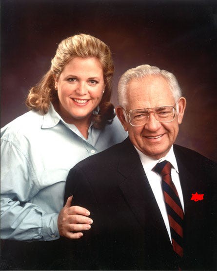 gauravsabnis's tweet photo. #trivia 
This is Melinda Lou Thomas-Morse with her father Dave Thomas who started a business and named it after her. What business? https://t.co/uONVYDXLPx