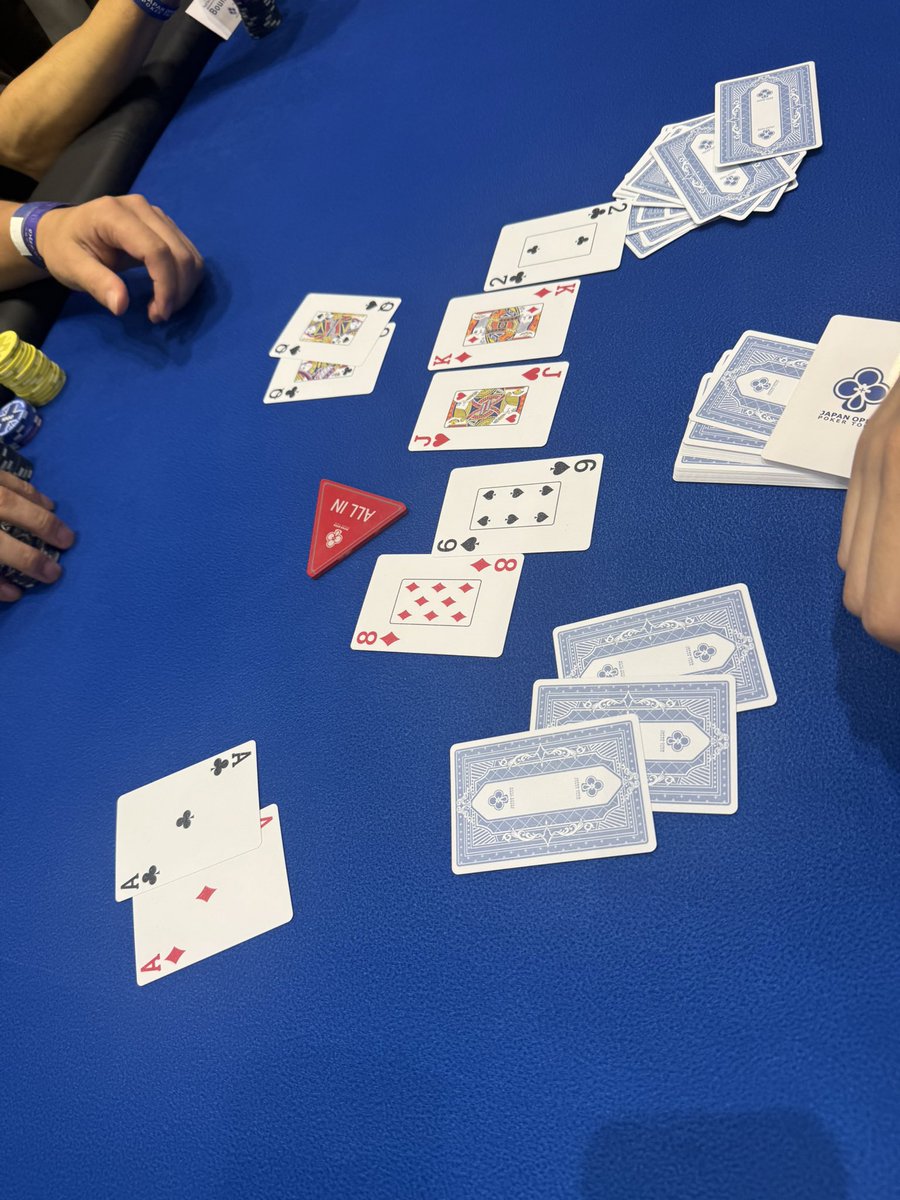 rondarond's tweet photo. #JOPT 続いての参加は08 NLH Bounty Hunter Sponsored by GLORY ACADEMY

AAで飛ばしたりしてバウンティ2ゲット。インマネまであと7人の37thで飛び。

ラスト1時間ハンドが来ないで降り続ける人生だった。最後は3wayAK飛び。
20時過ぎから27時近くまで遊んだと思えばプラスまである。楽しかったよ！ https://t.co/FcLVhiacS3