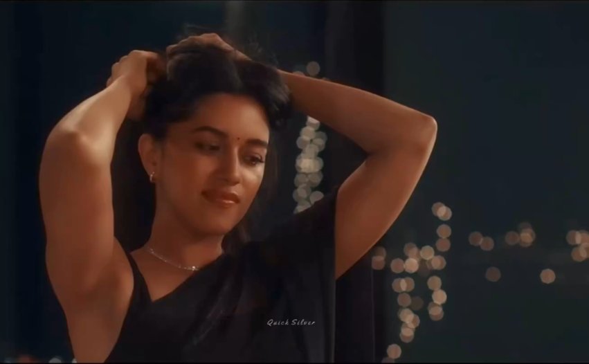 KuttyNaai_'s tweet photo. Mirnalini Ravi வீடியோ ஒன்னு சுத்திட்டு இருந்துச்சே.. அது பாத்தீங்களா.. மஜா சீன்🌚 https://t.co/QtrR1UlH0i
