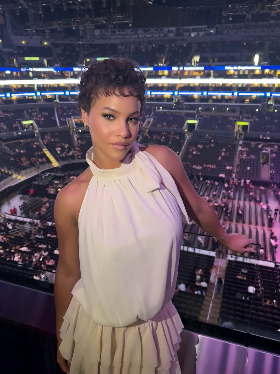 succykelly's tweet photo. Sol is gorgeous on her first post villa outing ❤️
#loveislandusa https://t.co/nbFPoDLMeJ
