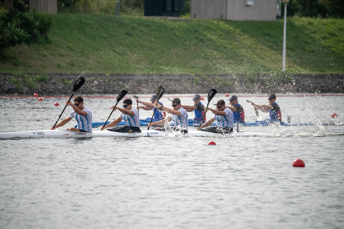 idendeportiva's tweet photo. En el Bassin Olympique de Parc Jean-Drapeau 🇨🇦, sede del Panamericano de #CanotajeVelocidad 🚣♂️, Agustín Vernice 🇦🇷 se consagró 🥇 en K1 1000 (✈ Lima 2027) y K2 500 junto a Gonzalo Carreras, fue subcampeon 🥈 en K1 500 y 3°🥉 en K4 500 junto a Itria, Carreras y Voisard
#COPAC https://t.co/jenoJrFaG6