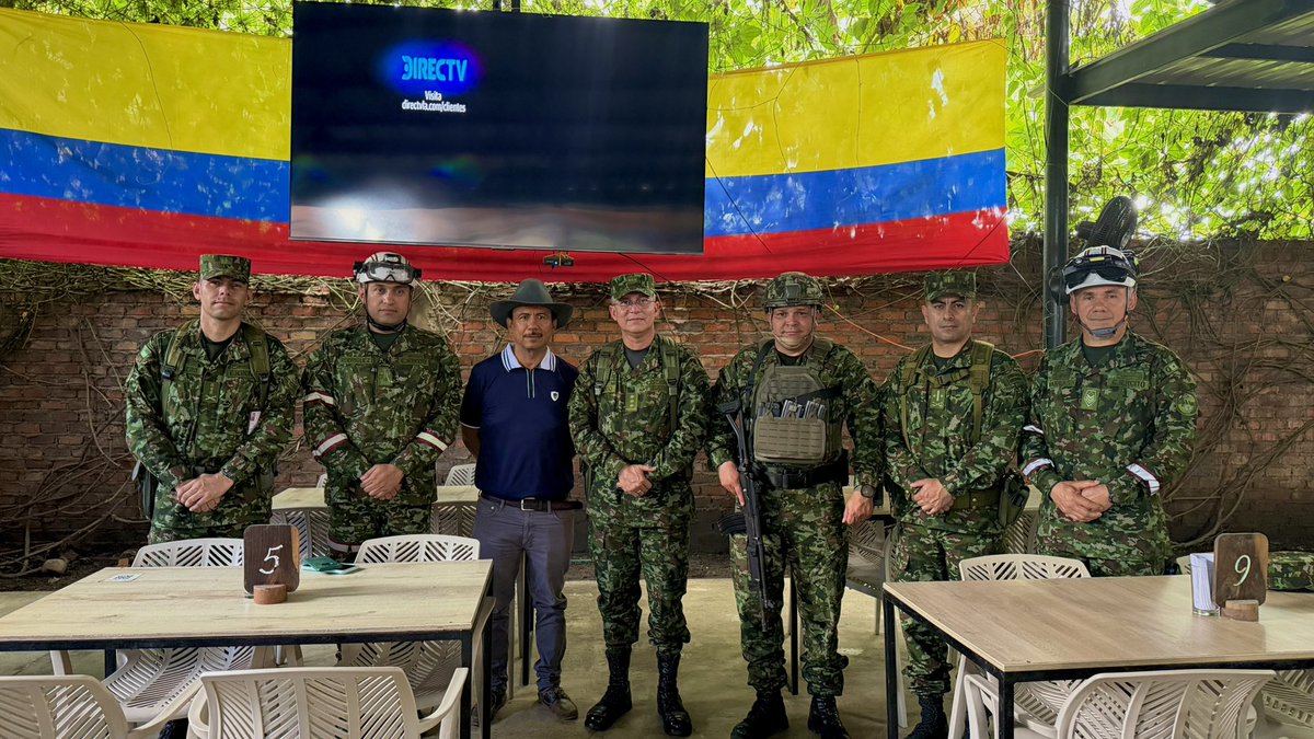 Ejercito_Div8's tweet photo. #AEstaHora| en el municipio de San Luis de Palenque, #Casanare, se encuentra el señor Mayor General Jaime Alonso Galindo, segundo comandante del @COL_EJERCITO, quien hará la entrega de más de 8 toneladas de ayudas humanitarias a este municipio, el cual se vio afectado por la ola invernal.

#SomosSuEjército
#NuestroCompromisoEs🇨🇴