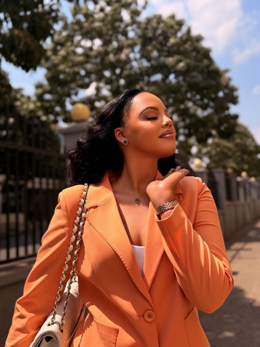 RwandaHills's tweet photo. 🔴| A smile that never goes out of style🇷🇼
😊Queen @JollyMutesi is glowing as always. 👑❤️ #thisisjolly 🦅
#MissRwanda #Rwanda #Kigali #TeamPk https://t.co/YTGL6AaBfL