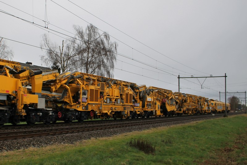OVnieuwsINFO's tweet photo. Op 18 en 19 juli extra werkzaamheden tussen Eindhoven en Sittard - https://t.co/2eoDksSPvB
#ProRail #NS #Werkzaamheden #Eindhoven #Roermond #Sittard #Venlo #Treinennieuws #OV #OVnieuws #Treinleven https://t.co/R3Ag4jW5Fx