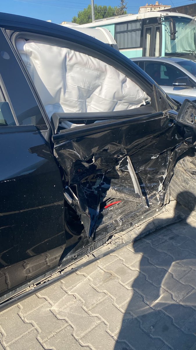 earalion's tweet photo. This is the vehicle's latest condition and local Tesla service in Istanbul reported that it's beyond repairable state. Any response from @Tesla @teslaeurope family will be greatly apprecited. @WholieMarsBlog , @Teslarati https://t.co/4g39FKrFG4
