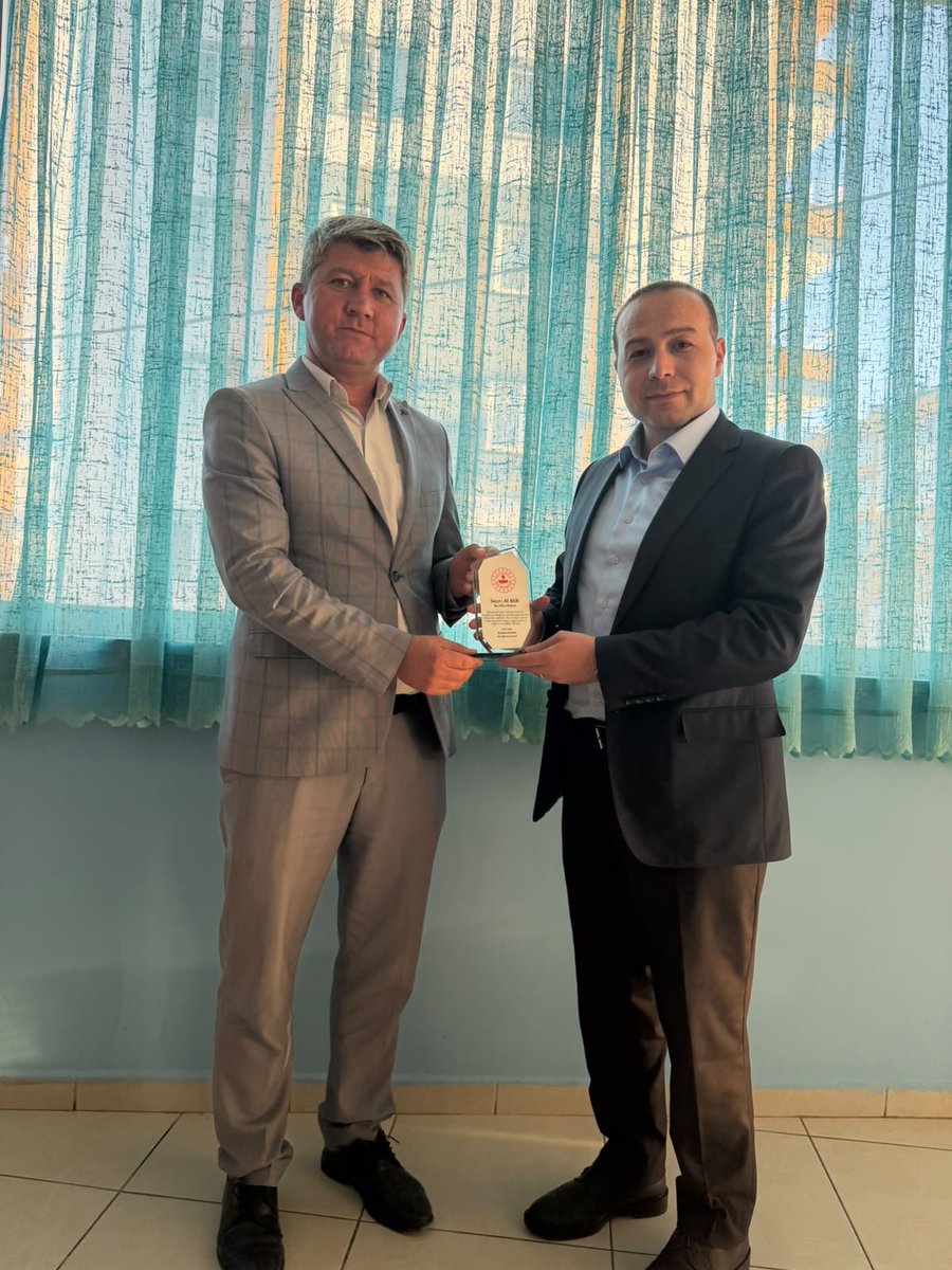 sarivelilerk's tweet photo. İlçe Yazı İşleri Müdürü Ali BİLİR ve İlçe Müftü Vekili Ahmet YAĞMUR Onuruna Veda Programı

Tayinleri nedeniyle İlçe Yazı İşleri Müdürü Ali BİLİR ve İlçe Müftü Vekili Ahmet YAĞMUR onuruna veda programı düzenlendi. Programa Sayın Kaymakamımız Mustafa KATRAN ve kurum amirleri katıld https://t.co/uAGge5vJb4
