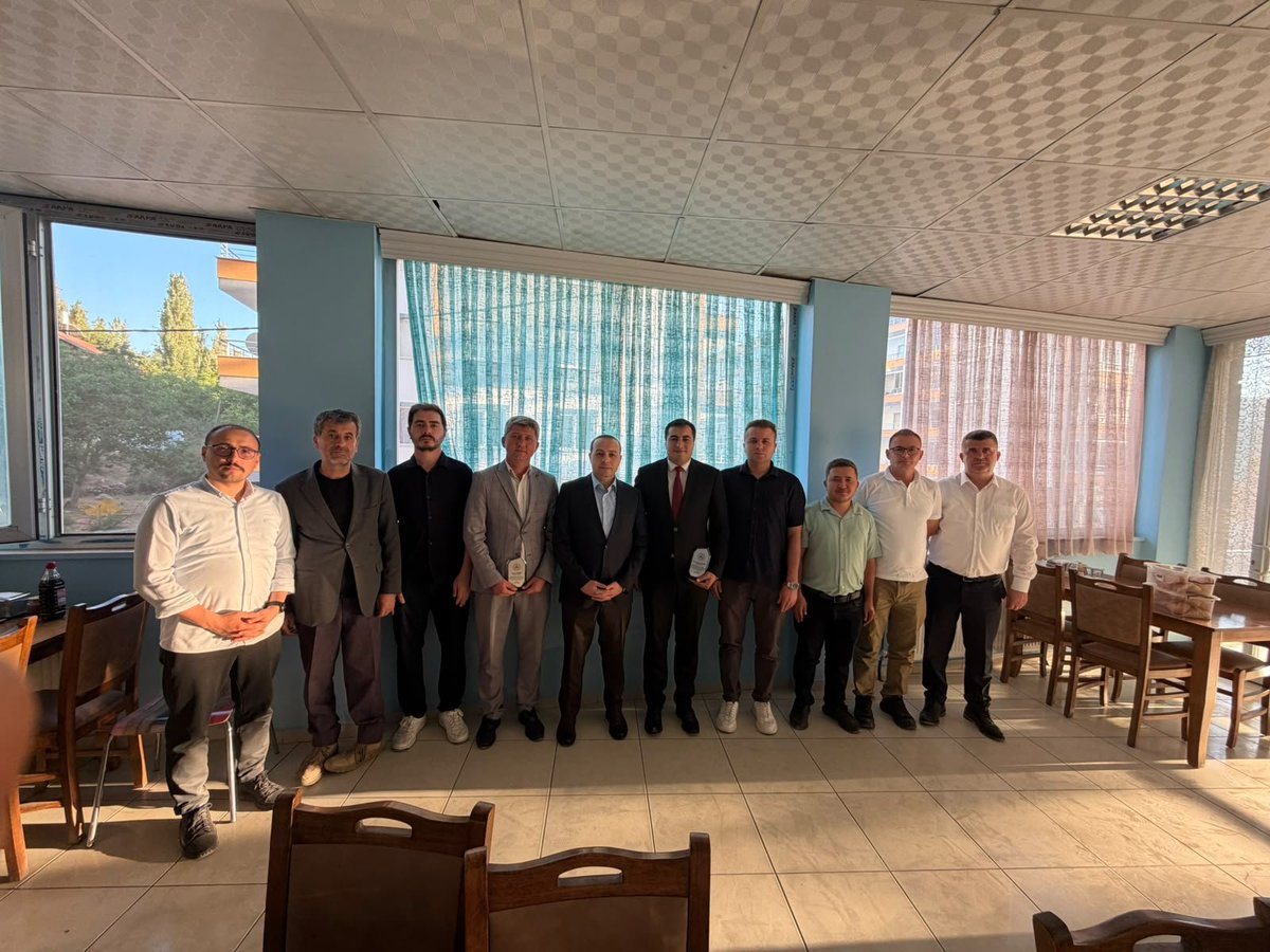 sarivelilerk's tweet photo. İlçe Yazı İşleri Müdürü Ali BİLİR ve İlçe Müftü Vekili Ahmet YAĞMUR Onuruna Veda Programı

Tayinleri nedeniyle İlçe Yazı İşleri Müdürü Ali BİLİR ve İlçe Müftü Vekili Ahmet YAĞMUR onuruna veda programı düzenlendi. Programa Sayın Kaymakamımız Mustafa KATRAN ve kurum amirleri katıld https://t.co/uAGge5vJb4