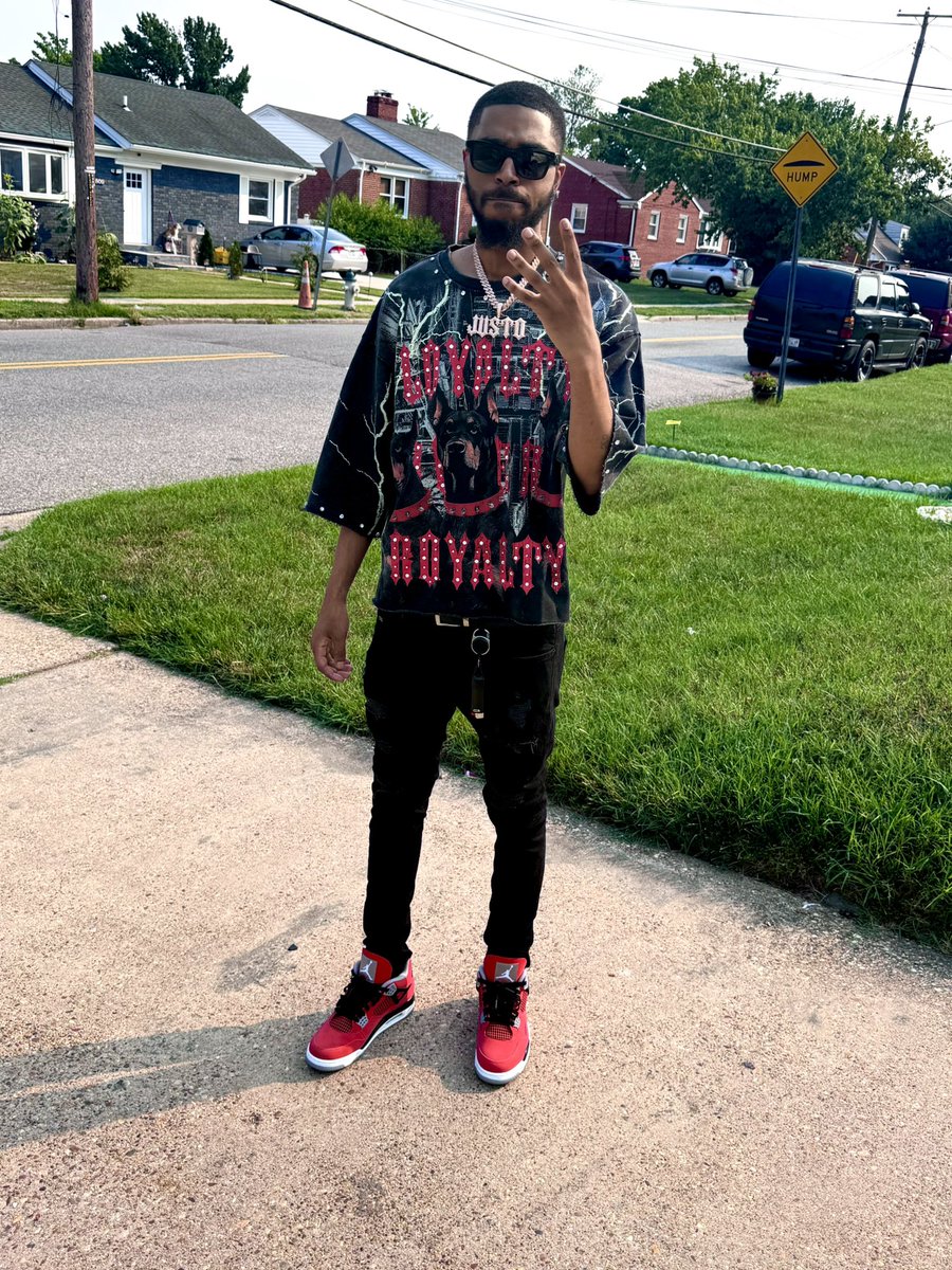 JustoBackends's tweet photo. if 💰 the root of 👺 being broke cnt b a 🦸🏾‍♂️ https://t.co/eUCCmaUY9q