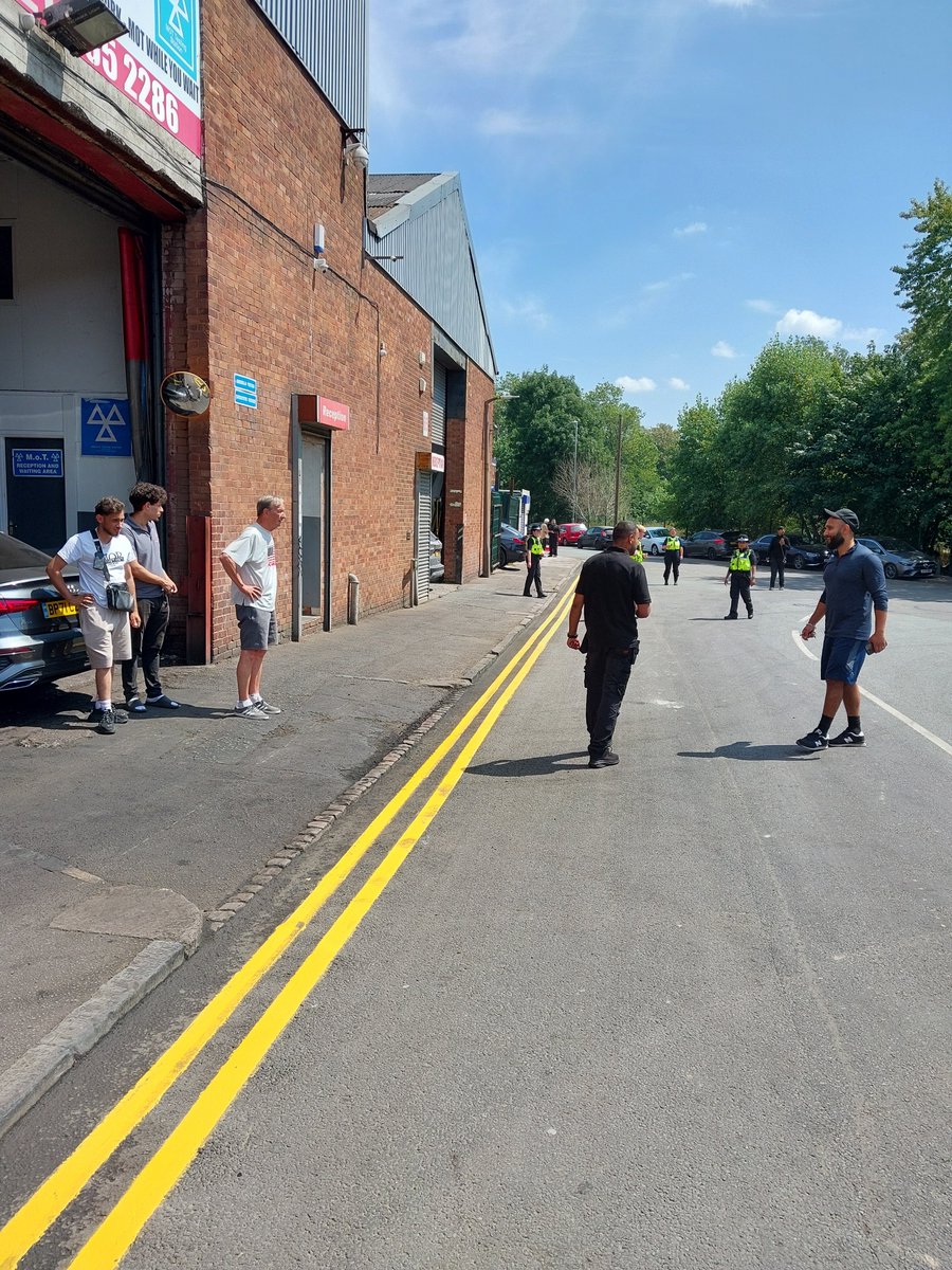 SmethwickWMP's tweet photo. Great team work Anne Road noe nice and clean with new yellow lines...let keep it this way @highways https://t.co/qe4LxhxSUb