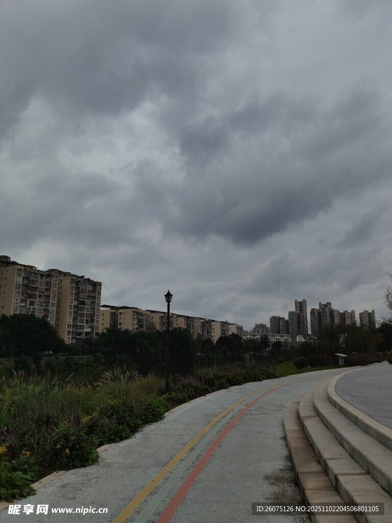 tkdgus17022's tweet photo. Tried a morning rain-soaked coastal walk today—crisp air + the sound of waves hitting rocks = instant calm I didn’t know I needed https://t.co/FCQmKLAHXv