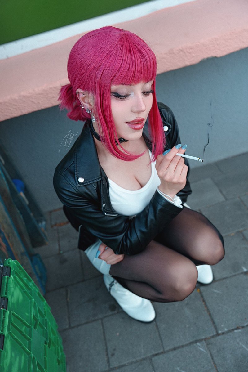 aka_purin_'s tweet photo. Smoking behind Żabka with you~ https://t.co/FYHJCyC6py