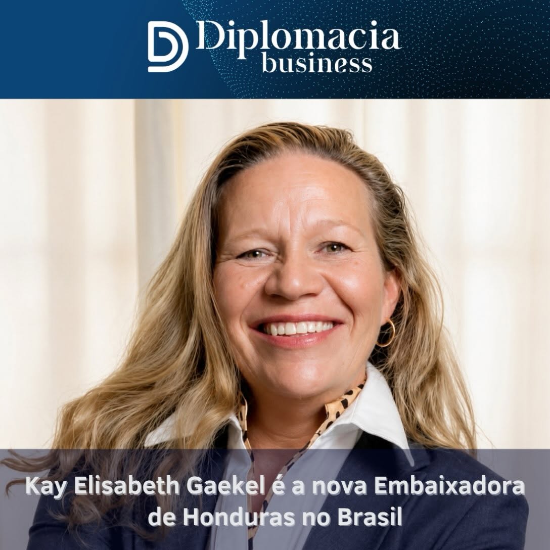 DiplomaciaBusi1's tweet photo. A diplomata Kay Elisabeth Gaekel é a nova Embaixadora de Honduras no Brasil. Na quarta-feira (15), apresentou ao Itamaraty as cópias figuradas de suas cartas credenciais.
Foto: Linkedin.
#Honduras #Brasil #Diplomacia #Itamaraty #Embaixadora https://t.co/WTaWsR64Ox