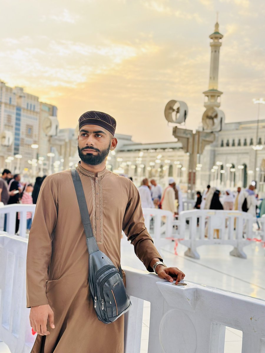 WaleedWinner16's tweet photo. @Umar96Akmal I’m also there https://t.co/x2WcH1BinR