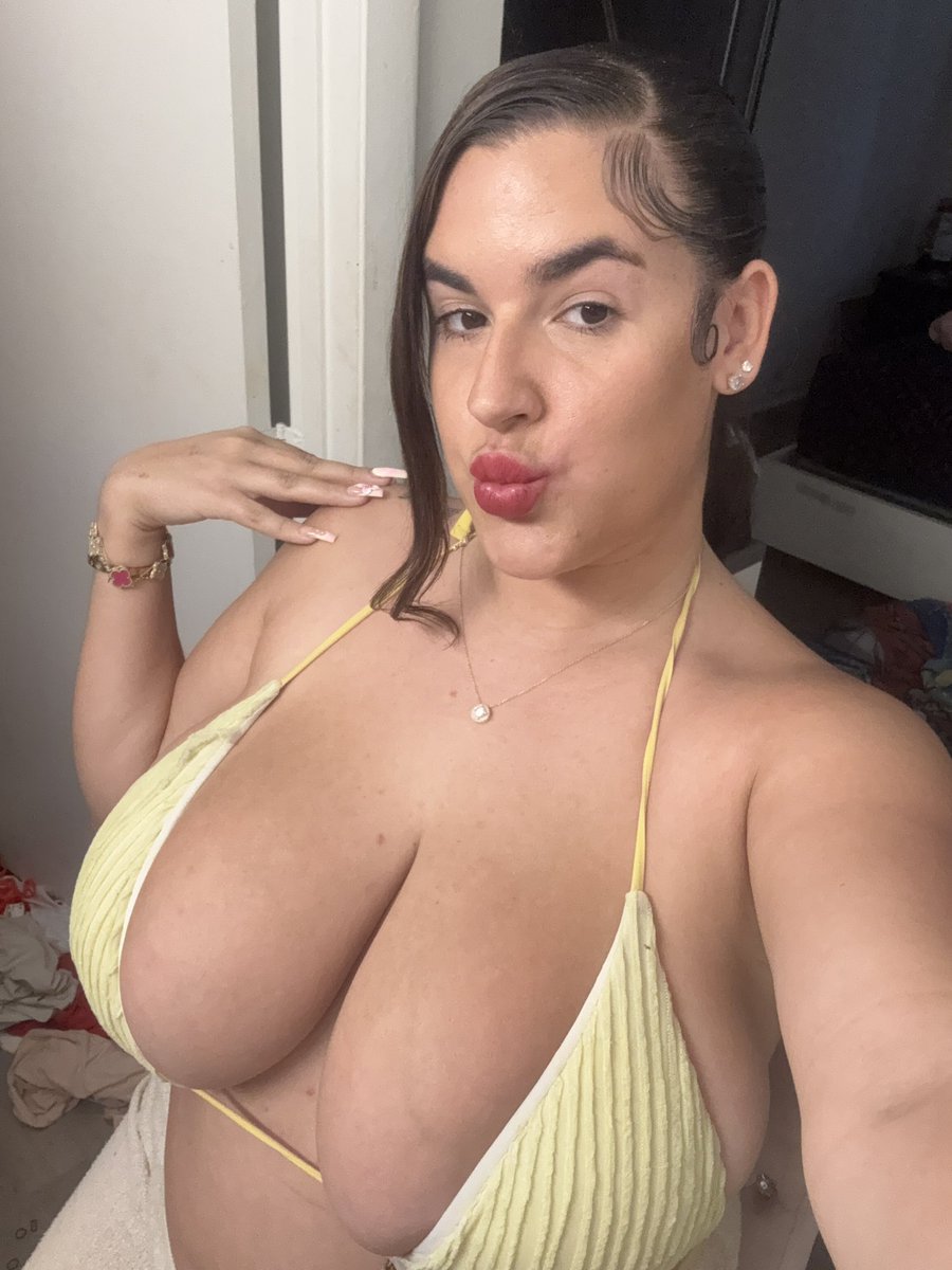 lizzyy tweet media
