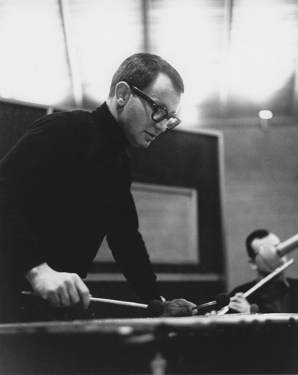CLETimeRecords's tweet photo. Vibraphonist and all-around percussionist Cal Tjader (July 16, 1925 – May 5, 1982) started as a youth on the drums and won a Gene Krupa drum competition the very day the Japanese attacked Pearl Harbor in 1941 when Tjader was only 16 years old
#caltjader #vibraphone #jazz https://t.co/6hnHlebpor