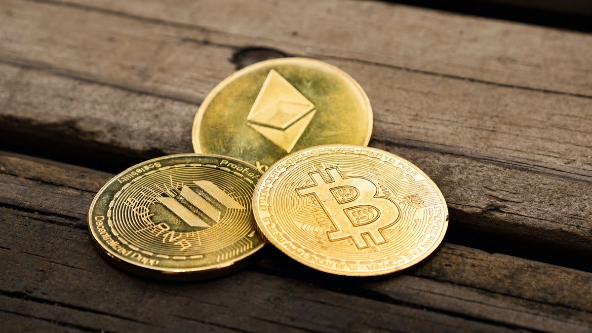 Coin Bureau tweet media