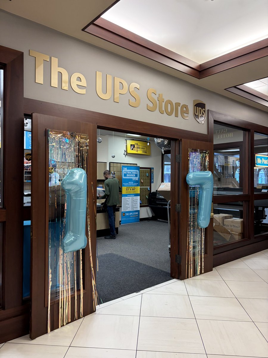 LouisvilleUpdts's tweet photo. Congratulation to the Galt House @UPS store on 17 years https://t.co/CrilQ1pLWY
