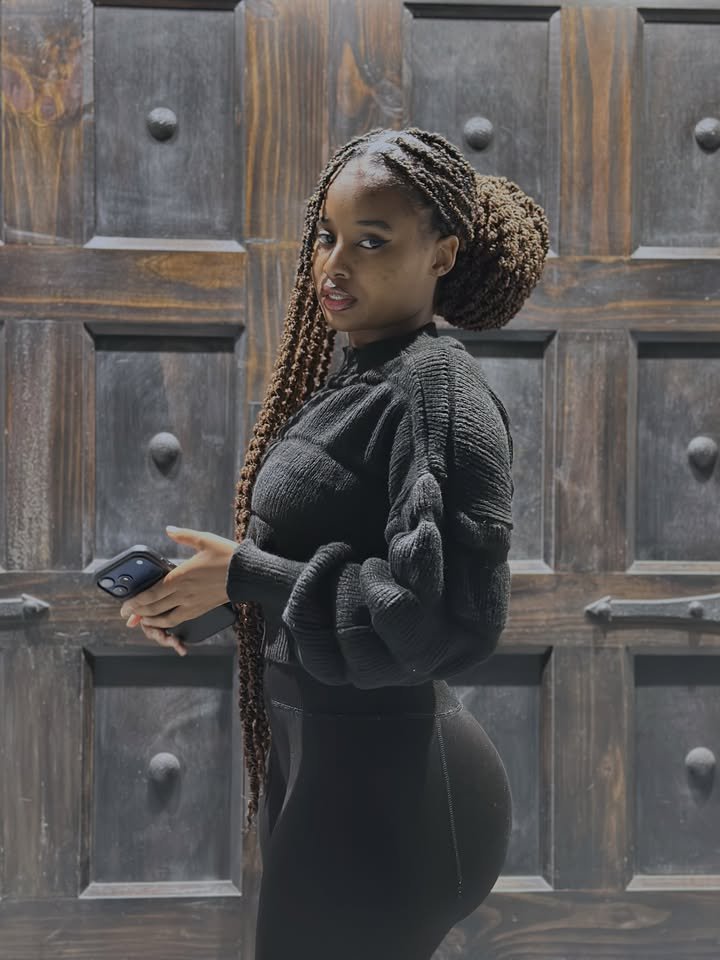 the_boy's tweet photo. Ompaletse is the best slim thick ever 😭 damnit 🥵 https://t.co/qw6IdOHCFj