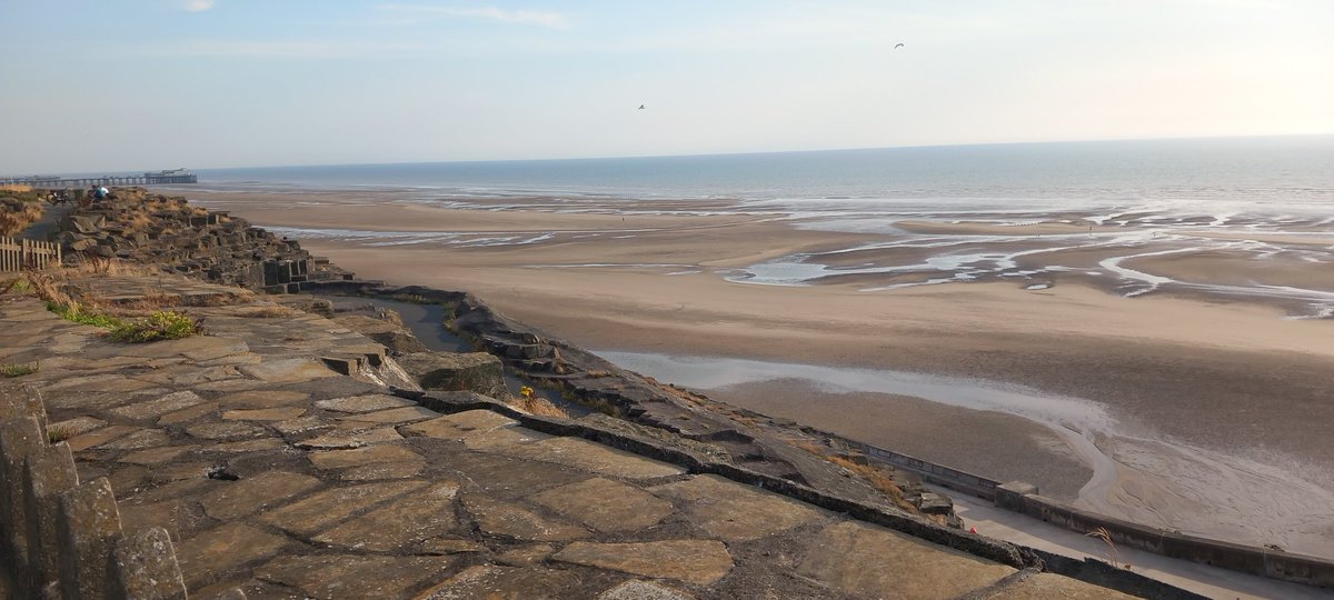 VodkaGothBitch's tweet photo. #Blackpool #OwnPics 💙☀️🌊 https://t.co/IjokoAqT3W