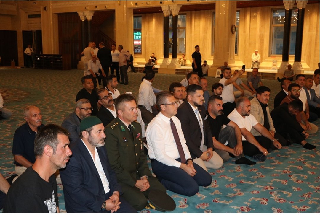 bbpavcilar's tweet photo. 15 Temmuz; milletimizin iradesine, vatanına ve bayrağına sahip çıktığı şanlı direnişin adıdır.
Aziz şehitlerimizi rahmet ve minnetle, kahraman gazilerimizi şükranla anıyorum. Rabbim milletimize bir daha böyle acılar yaşatmasın. Birliğimiz ve beraberliğimiz daim olsun. https://t.co/y4Hn7jrZls