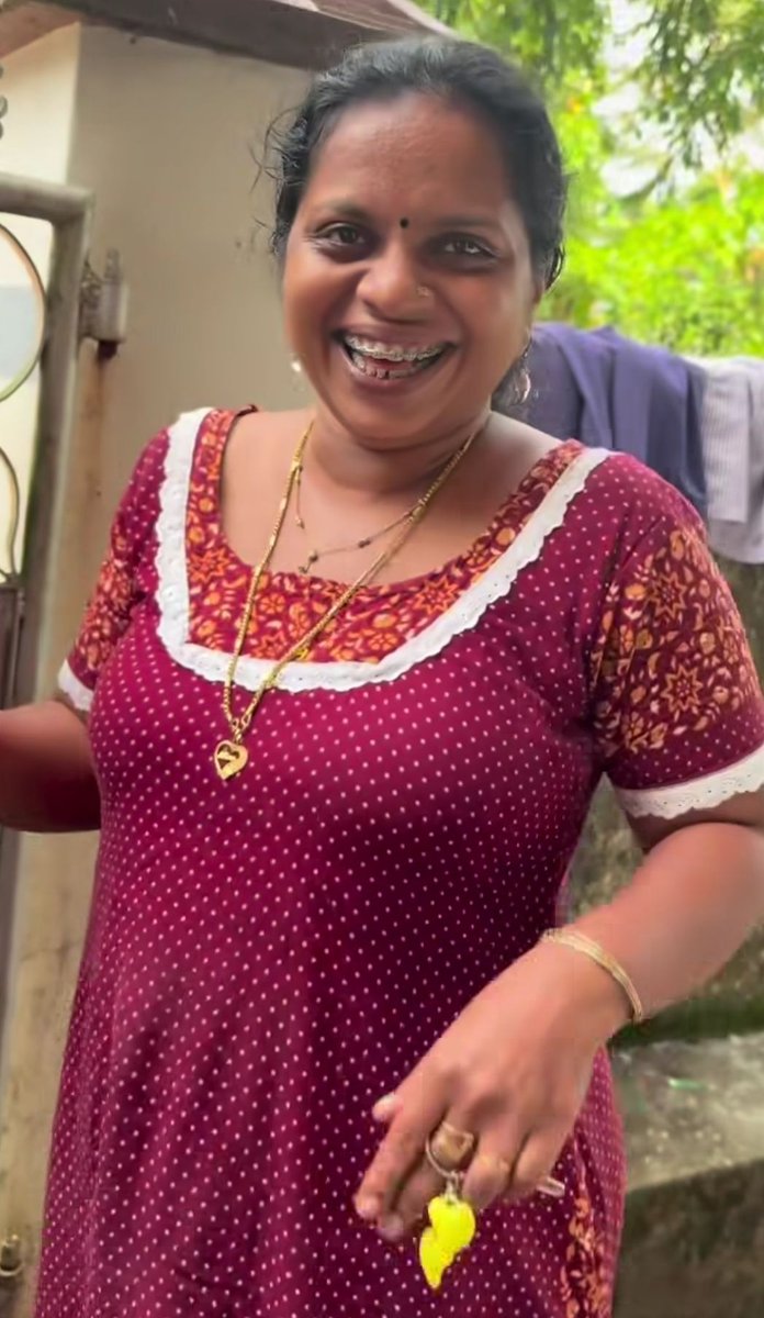 akkaveri's tweet photo. Follower neighbour munda epdi iruka comment https://t.co/ckreAgBrt4