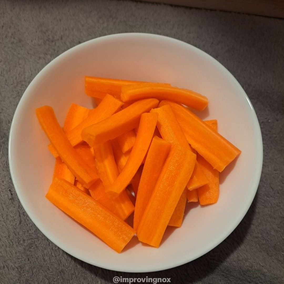 improvingnox's tweet photo. LO QUE DEBES COMER PARA TENER UNA PIEL MÁS LIMPIA

1. Zanahorias crudas https://t.co/7euUbprPOL