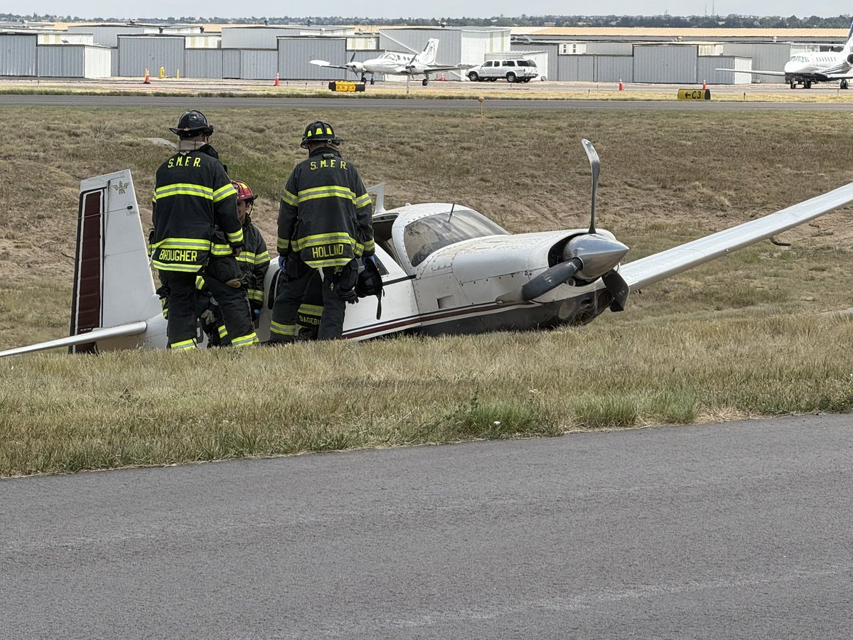 SouthMetroPIO's tweet photo. Update: A Mooney aircraft went off the south side of runway 28 right upon landing.   Two people onboard and one person is being evaluated by fire medics on scene.  All other information on this accident will be provided by @FlyCentennial https://t.co/gUj45t3Z5d