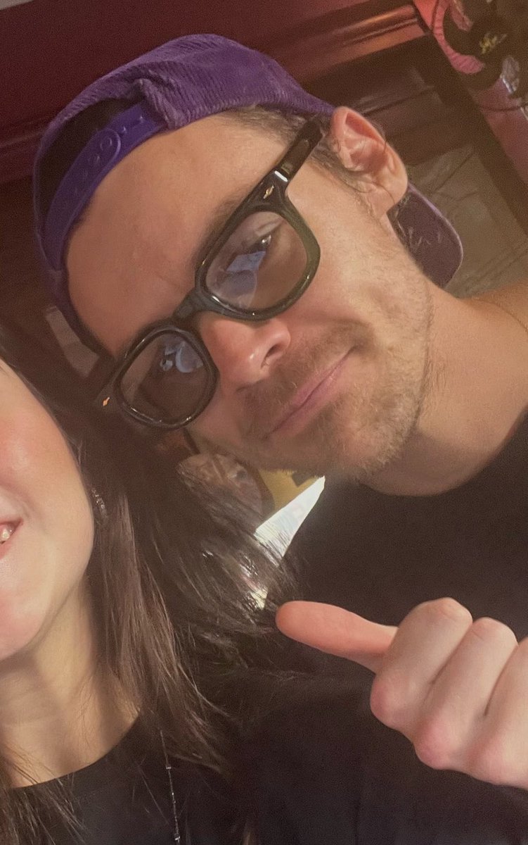 gehslwt's tweet photo. e mais uma vez não sou eu… prendam esse homem no hotel peloamordeDEUS 😭 https://t.co/CcRxEWpBQw