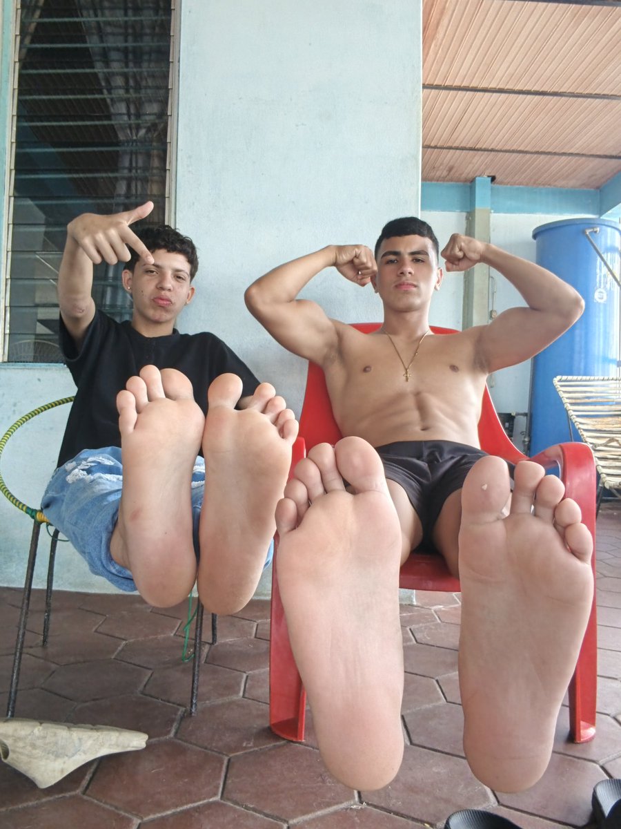 MaximoMuoz13730's tweet photo. Delight in the delicious feet of your Venezuelan kings🇻🇪👣 https://t.co/lCEYD9QLgC