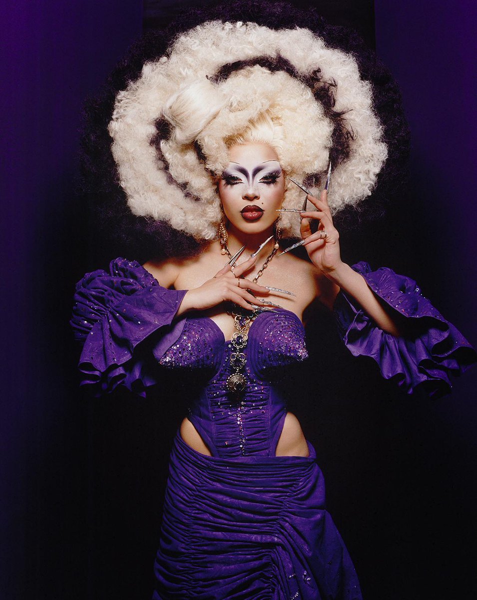pharbecue's tweet photo. genuinely be so forreal Malawitte gone ALREADY?? idc that lipsync felt so rigged holly was so stiff and nicky literally just said how she’s friends with holly outside of it?😭😭 gen thought malawitte would make it the whole way this sucks 👎👎 #dragracefrance https://t.co/9dWTQJNiR3