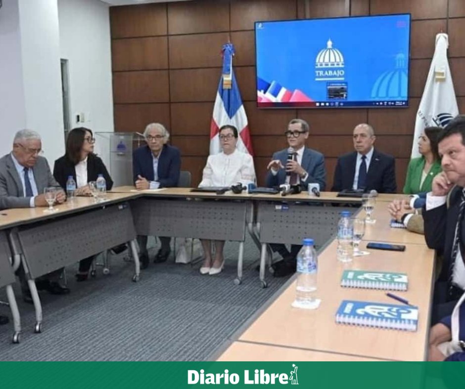 DiarioLibre's tweet photo. ⚕ | #SaludDL | Andeclip y las ARS alcanzan acuerdo tras cuatro horas de negociación sin revelar los detalles
🔗https://t.co/zmdH7HURb6
#DiarioLibre #Andeclip #ARS #Acuerdo https://t.co/2zK81uOVM5